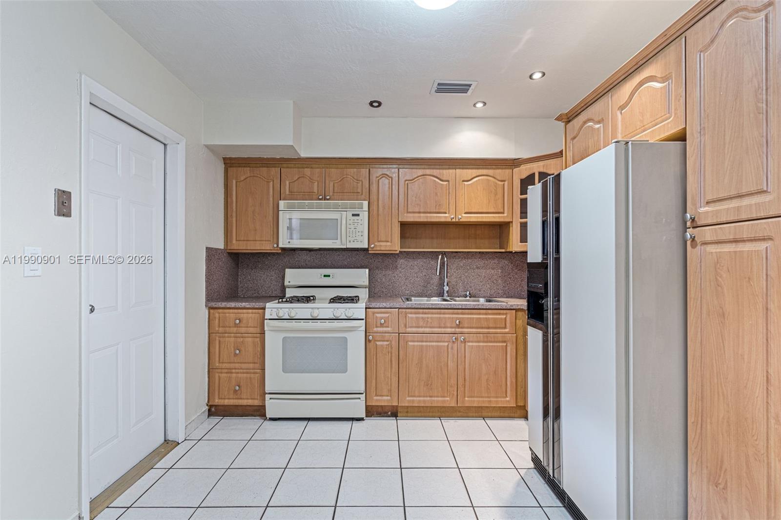 1028 W 30th St #1028 Hialeah, FL 33012