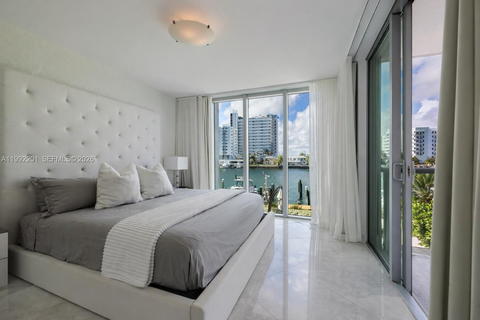 image Eloquence on the Bay14