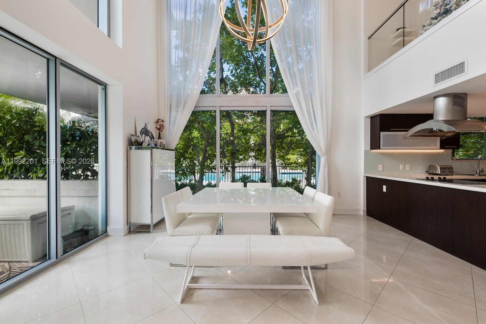 image Eloquence on the Bay1