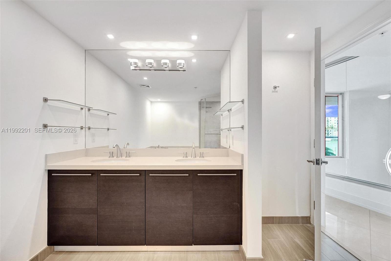 image Eloquence on the Bay19