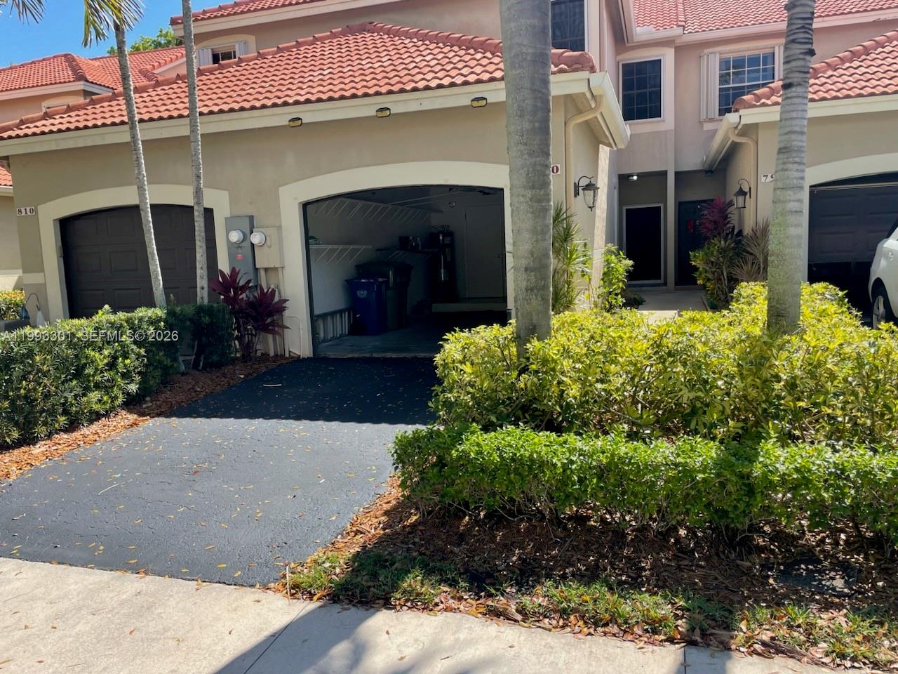 800 Sorrento Dr Weston, FL 33326