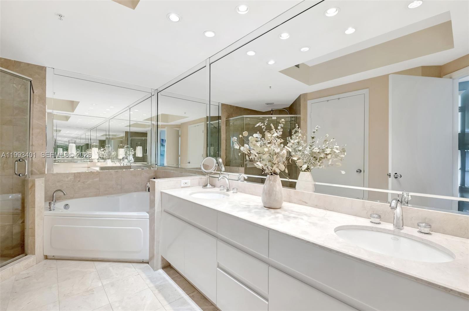 848 Brickell Key Dr #2605 Miami, FL 33131