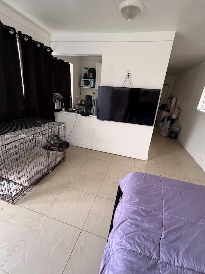 1424 NW 69th St Miami, FL 33147