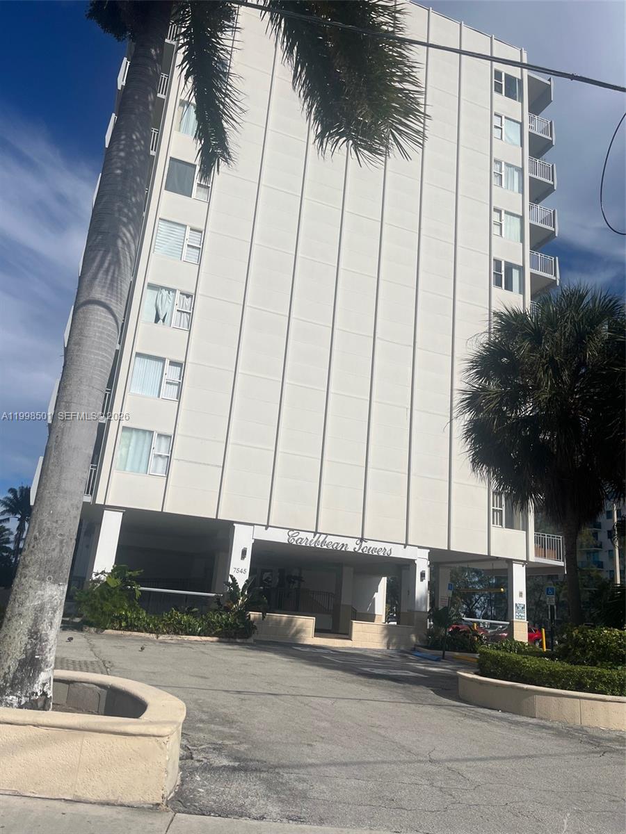 7545 E Treasure Dr #5H