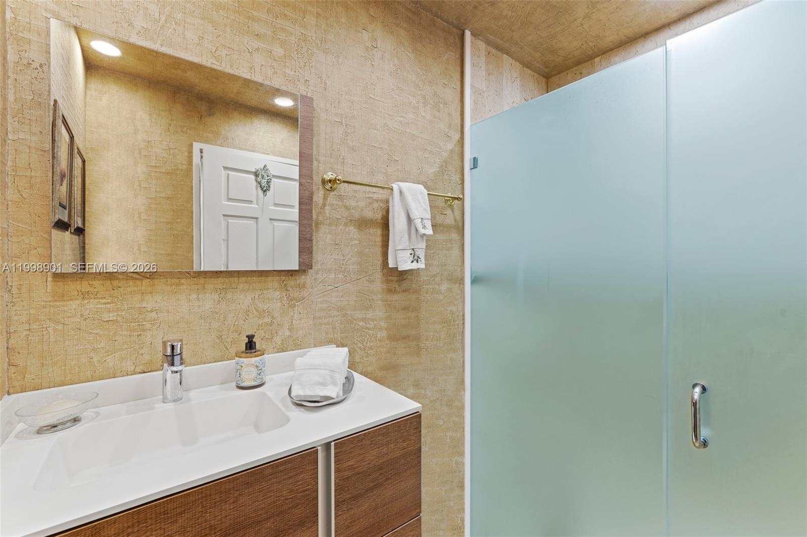 2211 Fisher Is Dr #3101 Miami Beach, FL 33109