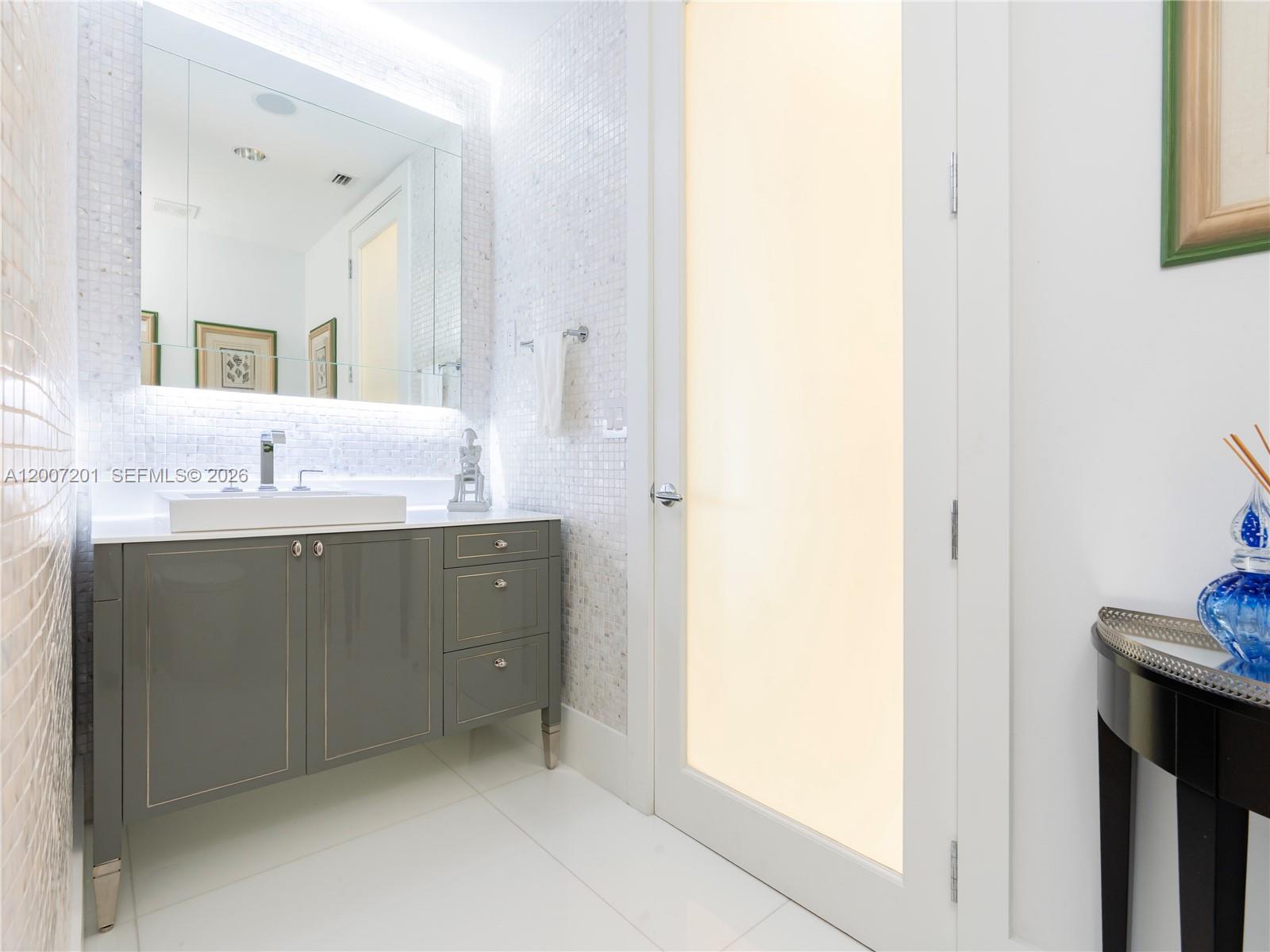 5959 Collins Ave #906 Miami Beach, FL 33140