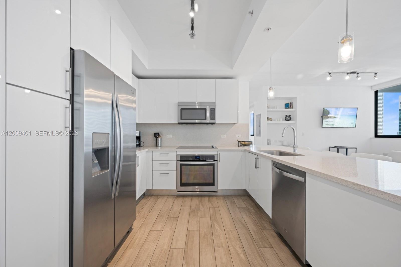 image Nine at Mary Brickell Village10