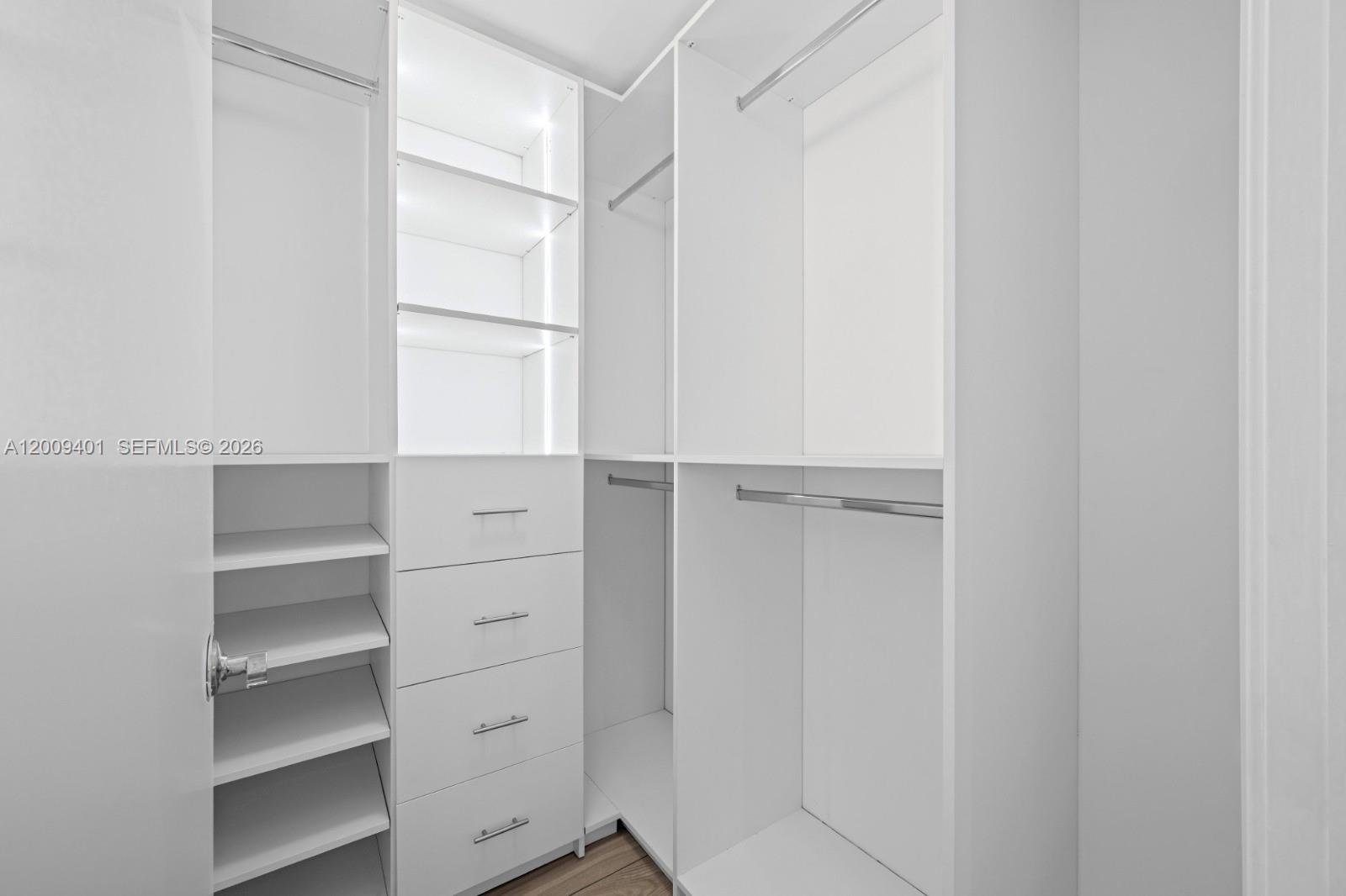 image Nine at Mary Brickell Village20