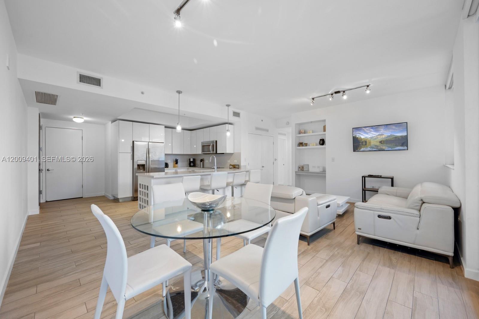image Nine at Mary Brickell Village7