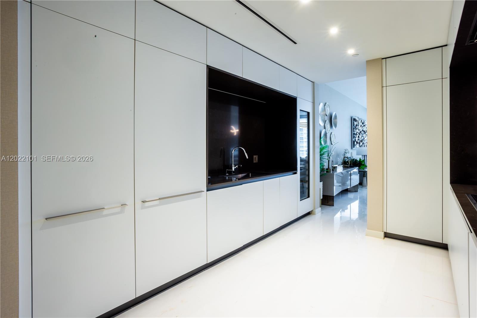 300 Biscayne Blvd Way #2203C Miami, FL 33131
