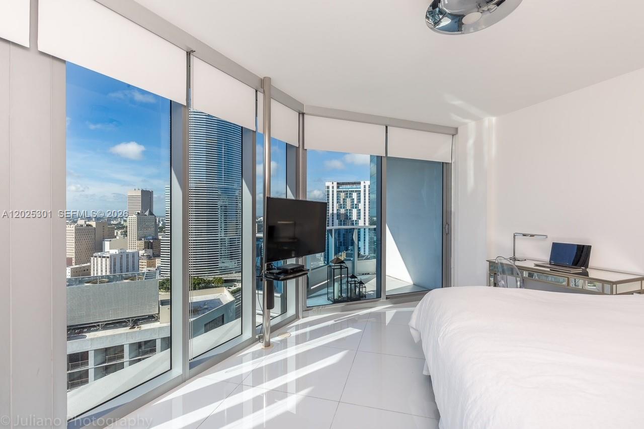 200 Biscayne Blvd Way #3102 Miami, FL 33131
