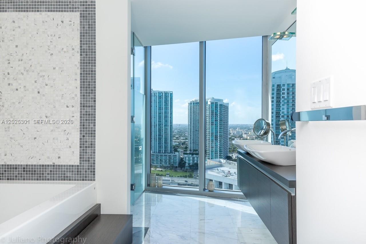 200 Biscayne Blvd Way #3102 Miami, FL 33131