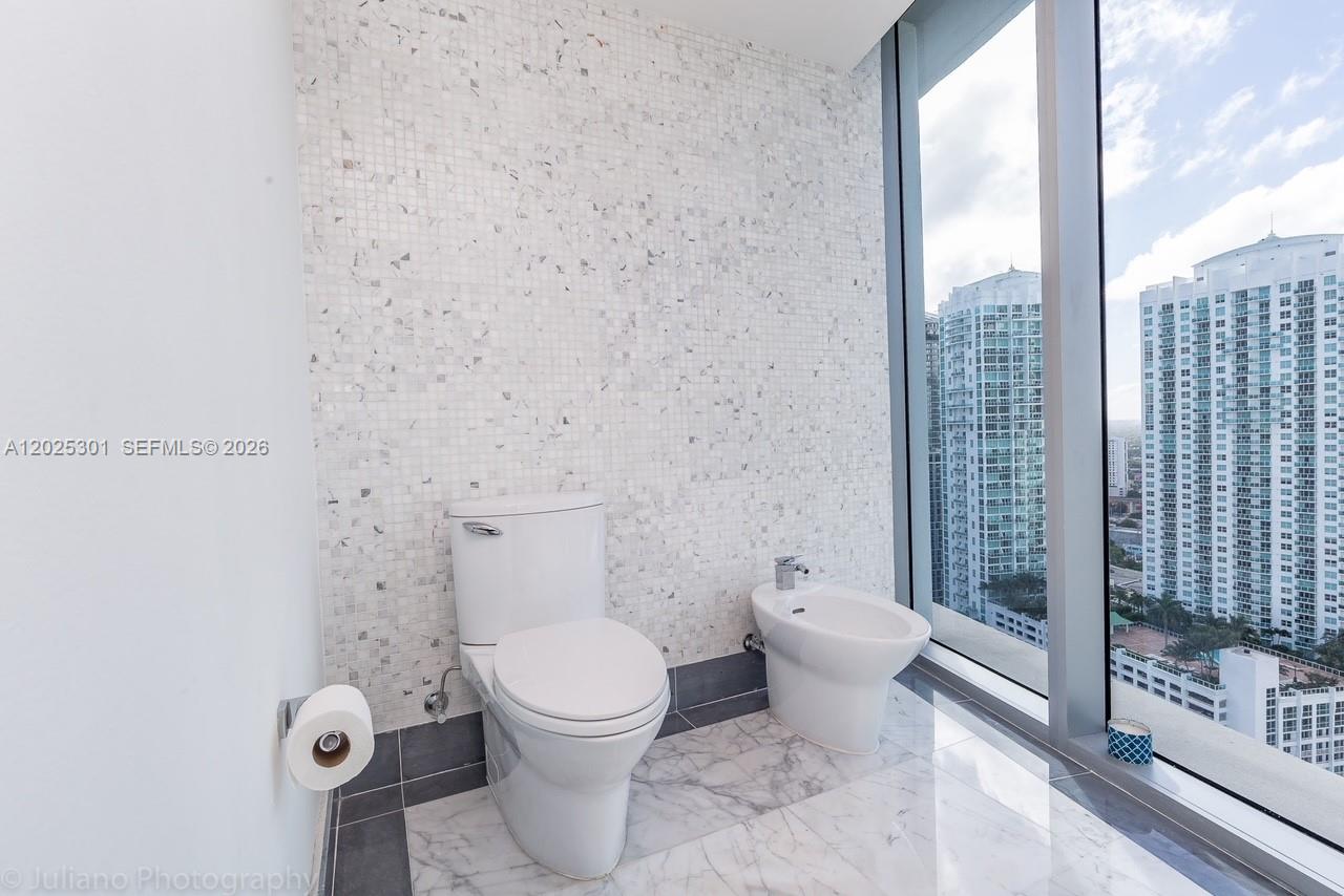200 Biscayne Blvd Way #3102 Miami, FL 33131