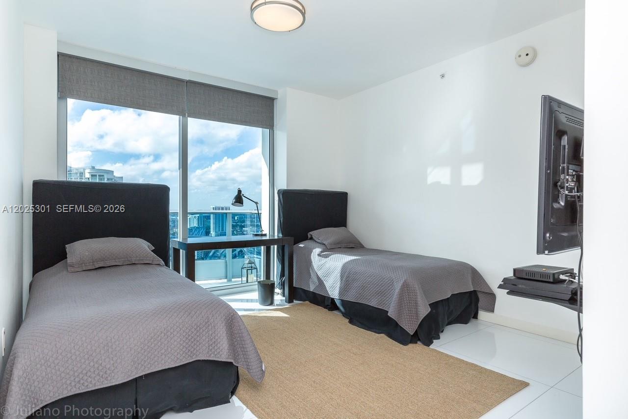 200 Biscayne Blvd Way #3102 Miami, FL 33131