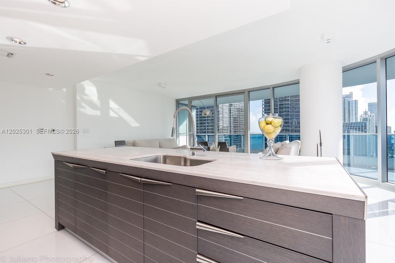 200 Biscayne Blvd Way #3102 Miami, FL 33131