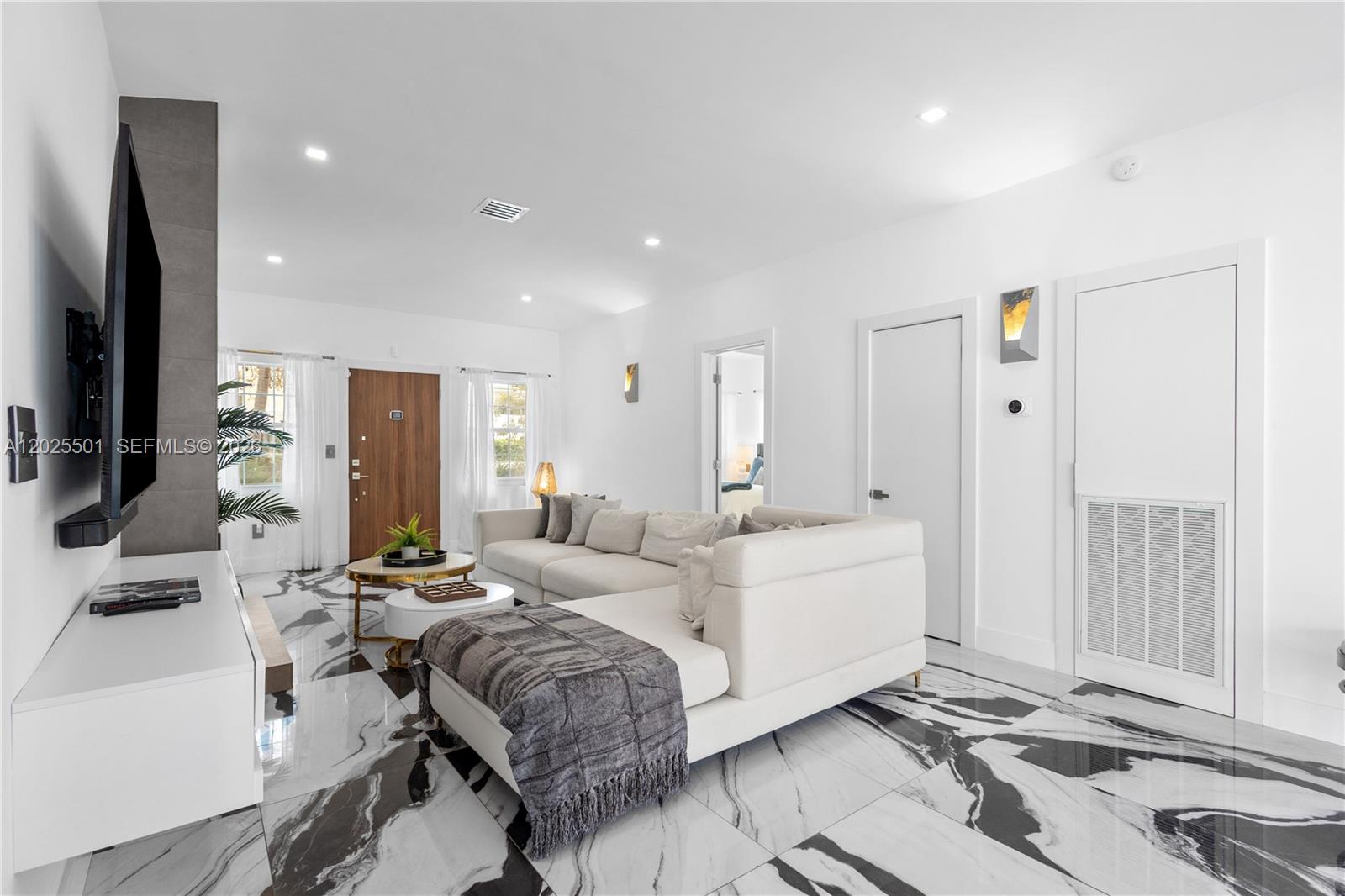 1544 Michigan Ave Miami Beach, FL 33139