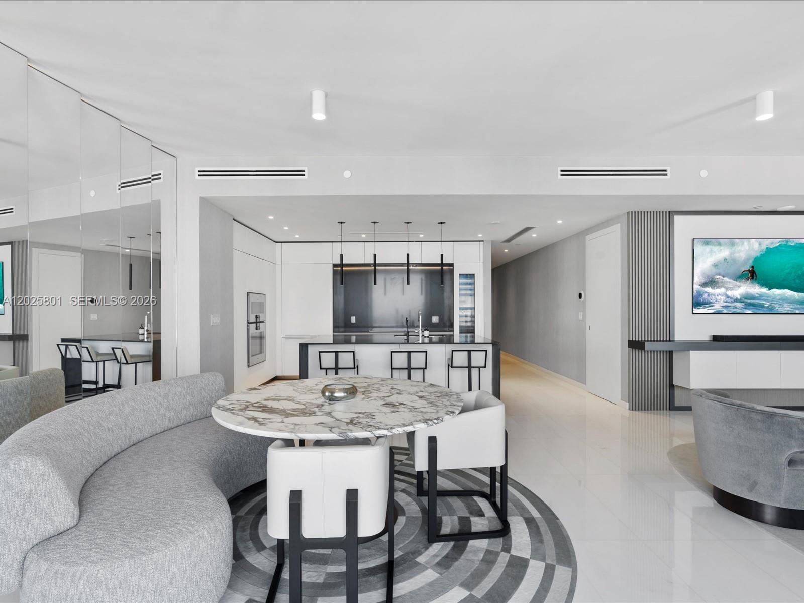 300 Biscayne Blvd Way #4502E Miami, FL 33131