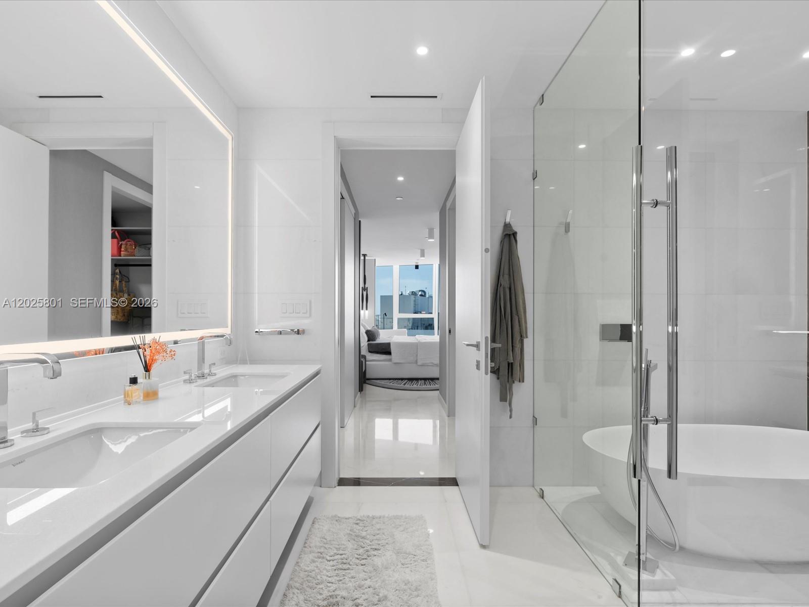 300 Biscayne Blvd Way #4502E Miami, FL 33131