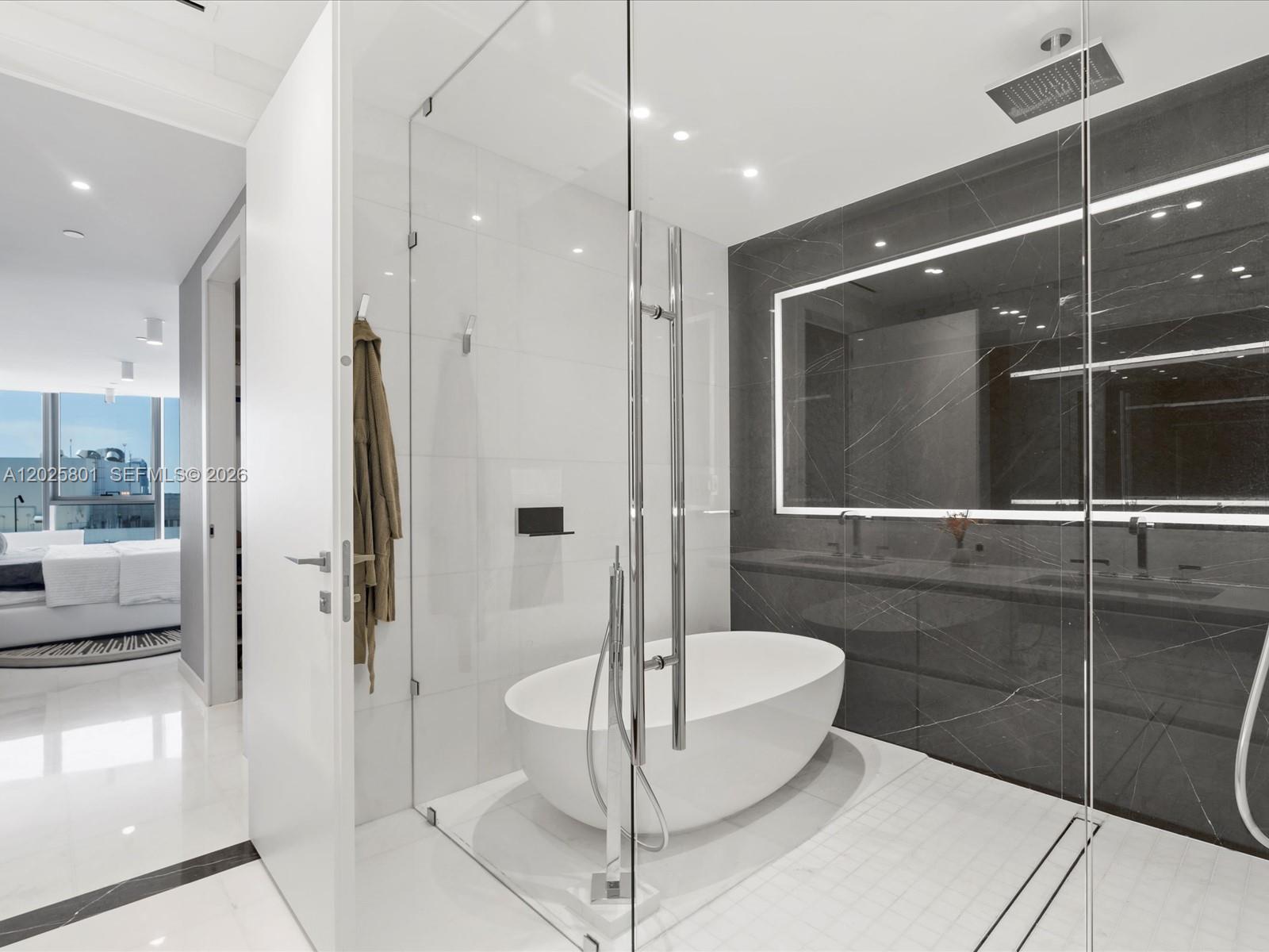 300 Biscayne Blvd Way #4502E Miami, FL 33131