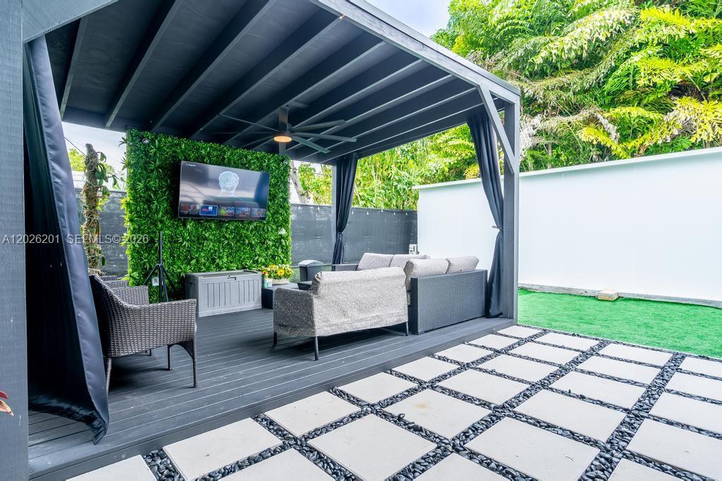 2257 SW 11th St Miami, FL 33135