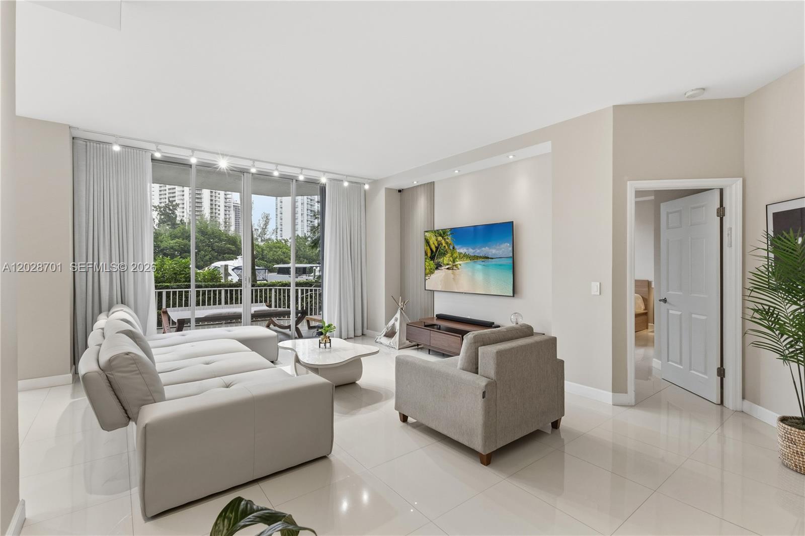 3500 Mystic Pointe Dr #104 Aventura, FL 33180