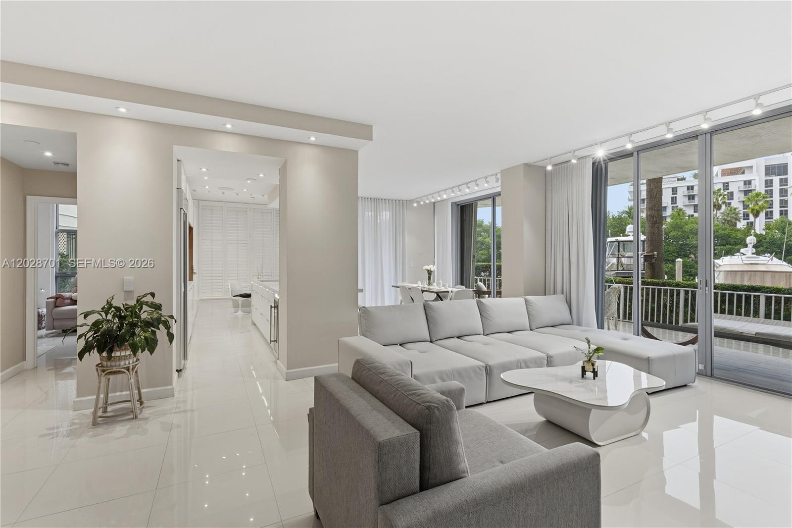 3500 Mystic Pointe Dr #104 Aventura, FL 33180