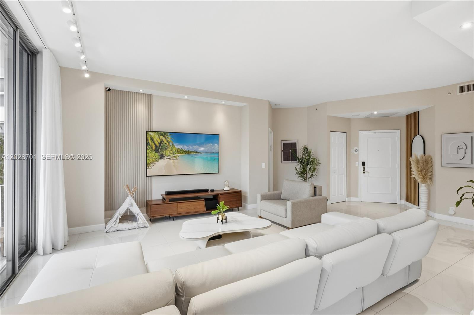 3500 Mystic Pointe Dr #104 Aventura, FL 33180