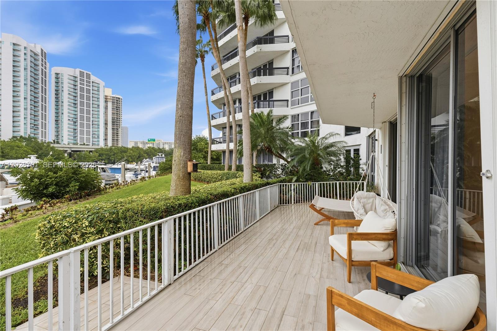 3500 Mystic Pointe Dr #104 Aventura, FL 33180