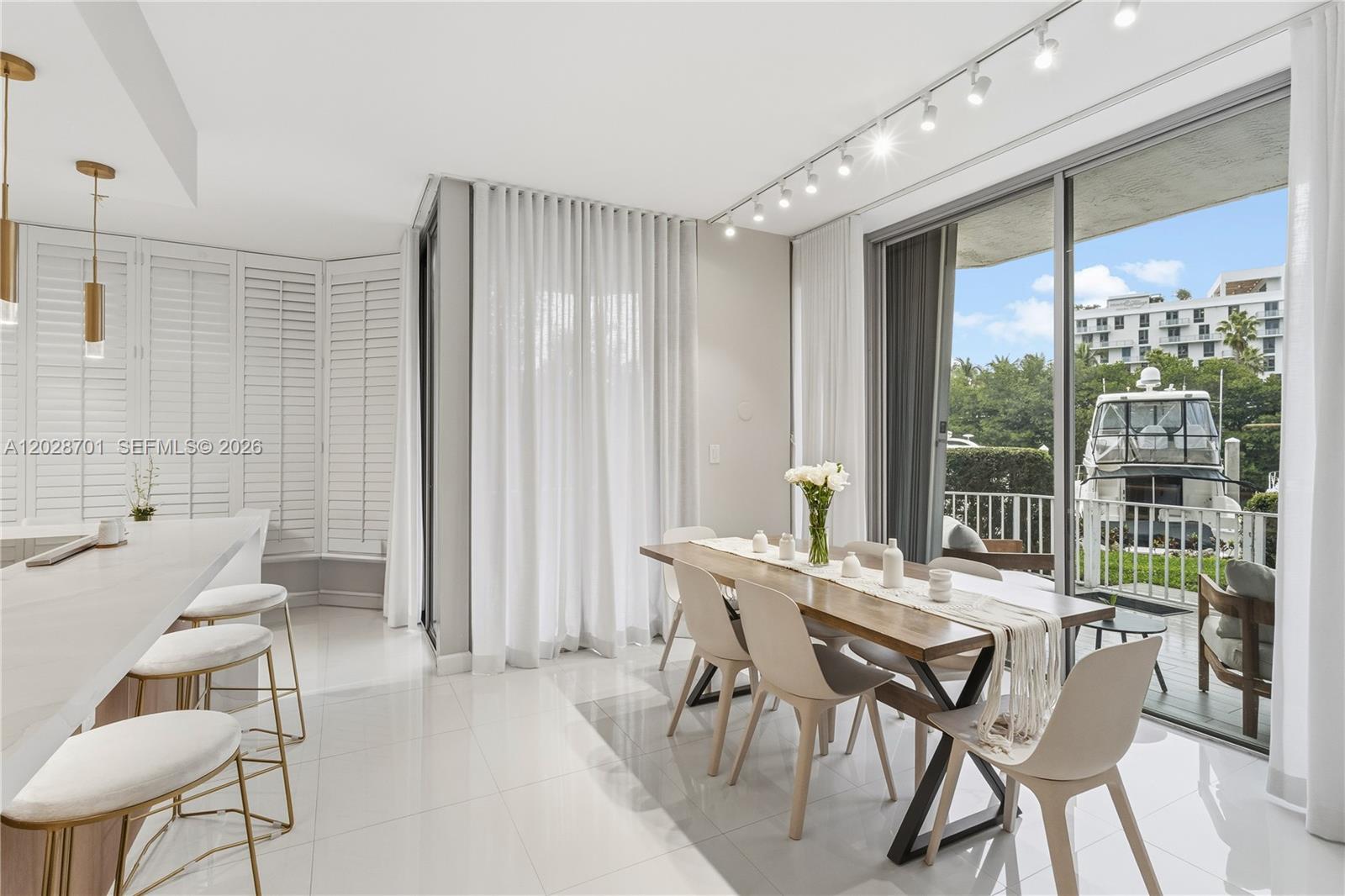 3500 Mystic Pointe Dr #104 Aventura, FL 33180
