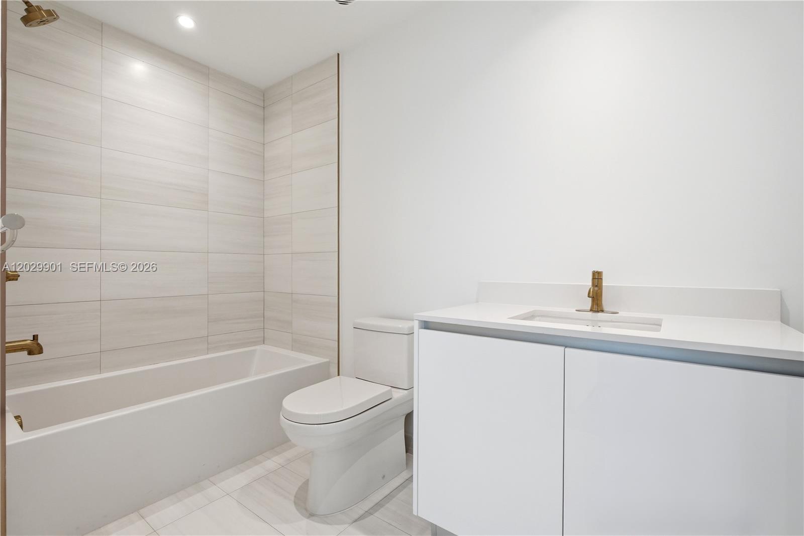 2678 Tigertail Ave #911 Miami, FL 33133