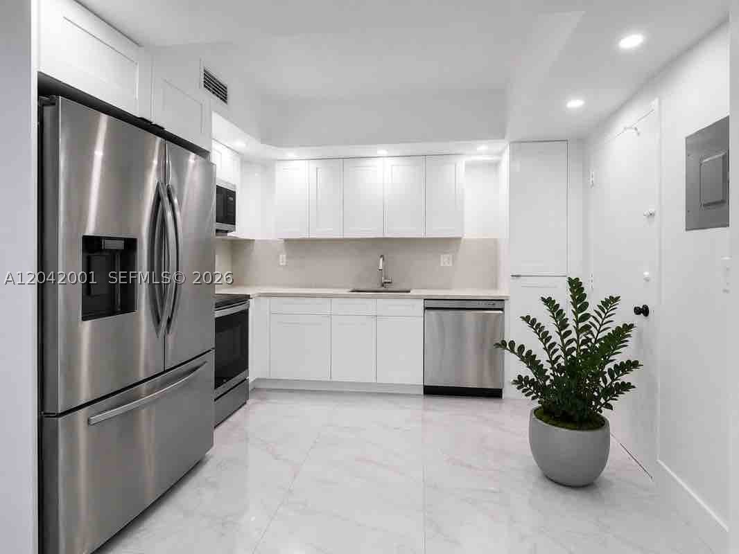 500 Bayview Dr #232 Sunny Isles Beach, FL 33160