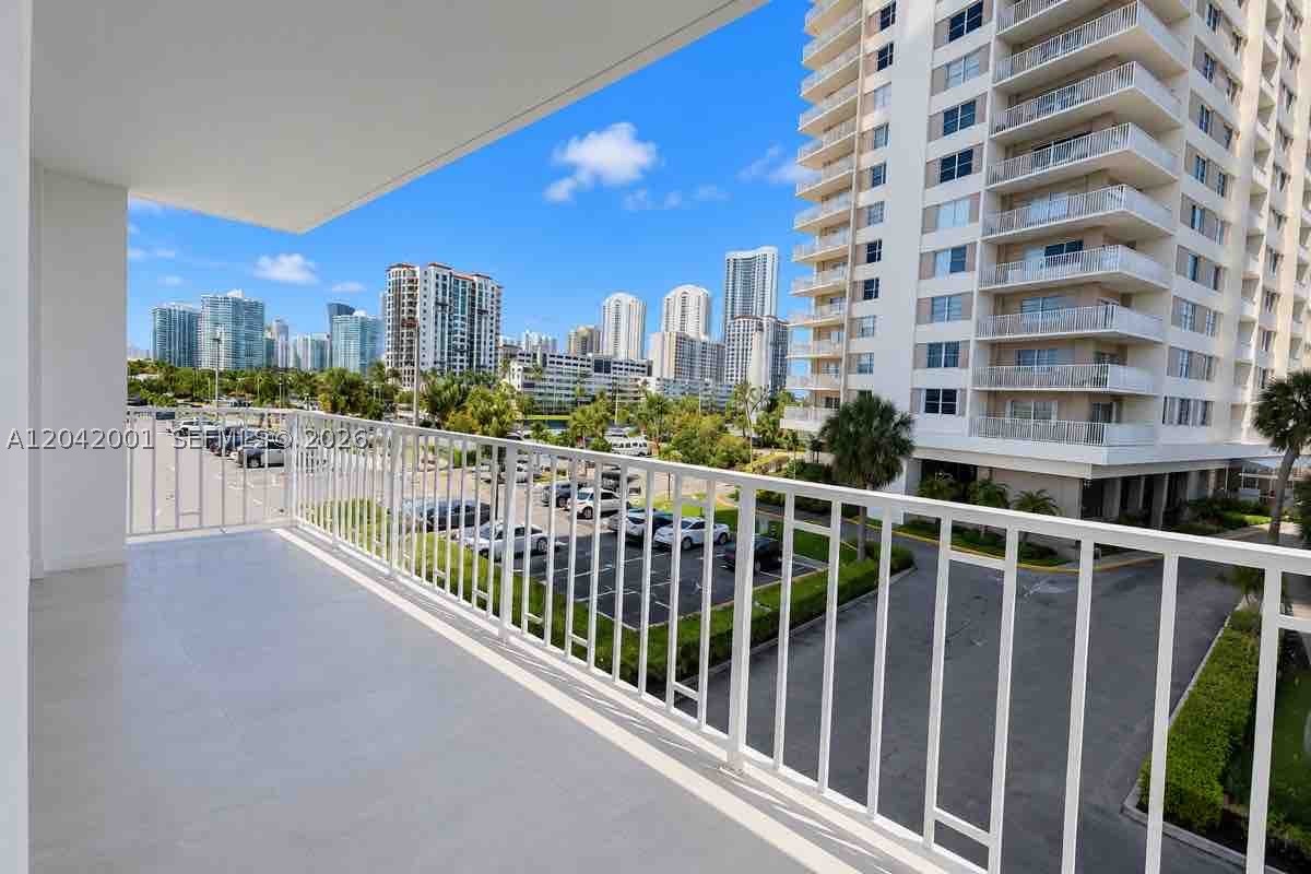 500 Bayview Dr #232 Sunny Isles Beach, FL 33160