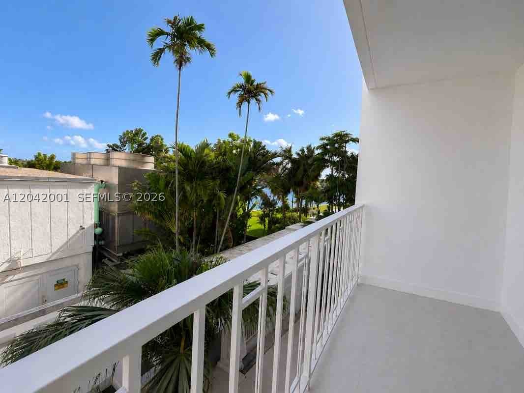 500 Bayview Dr #232 Sunny Isles Beach, FL 33160