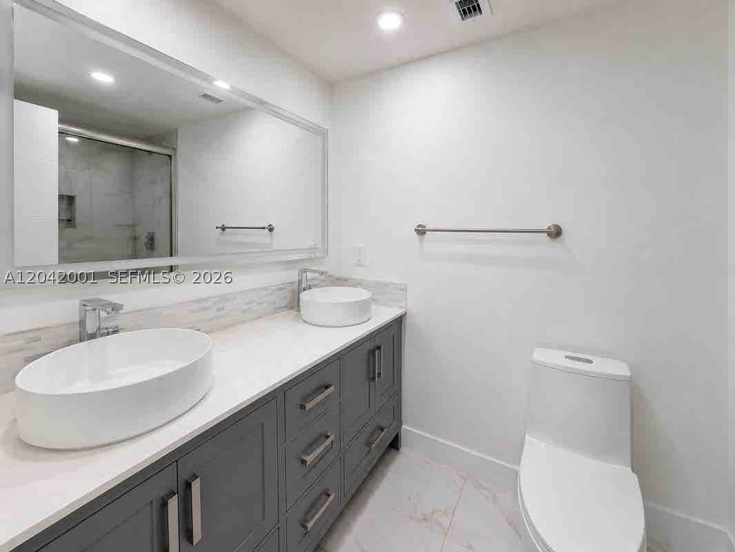 500 Bayview Dr #232 Sunny Isles Beach, FL 33160