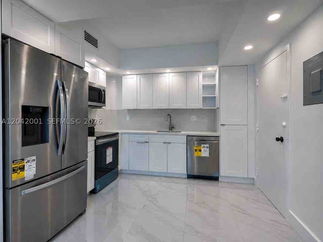 500 Bayview Dr #232 Sunny Isles Beach, FL 33160