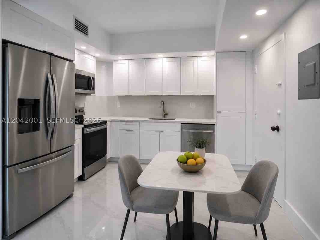 500 Bayview Dr #232 Sunny Isles Beach, FL 33160