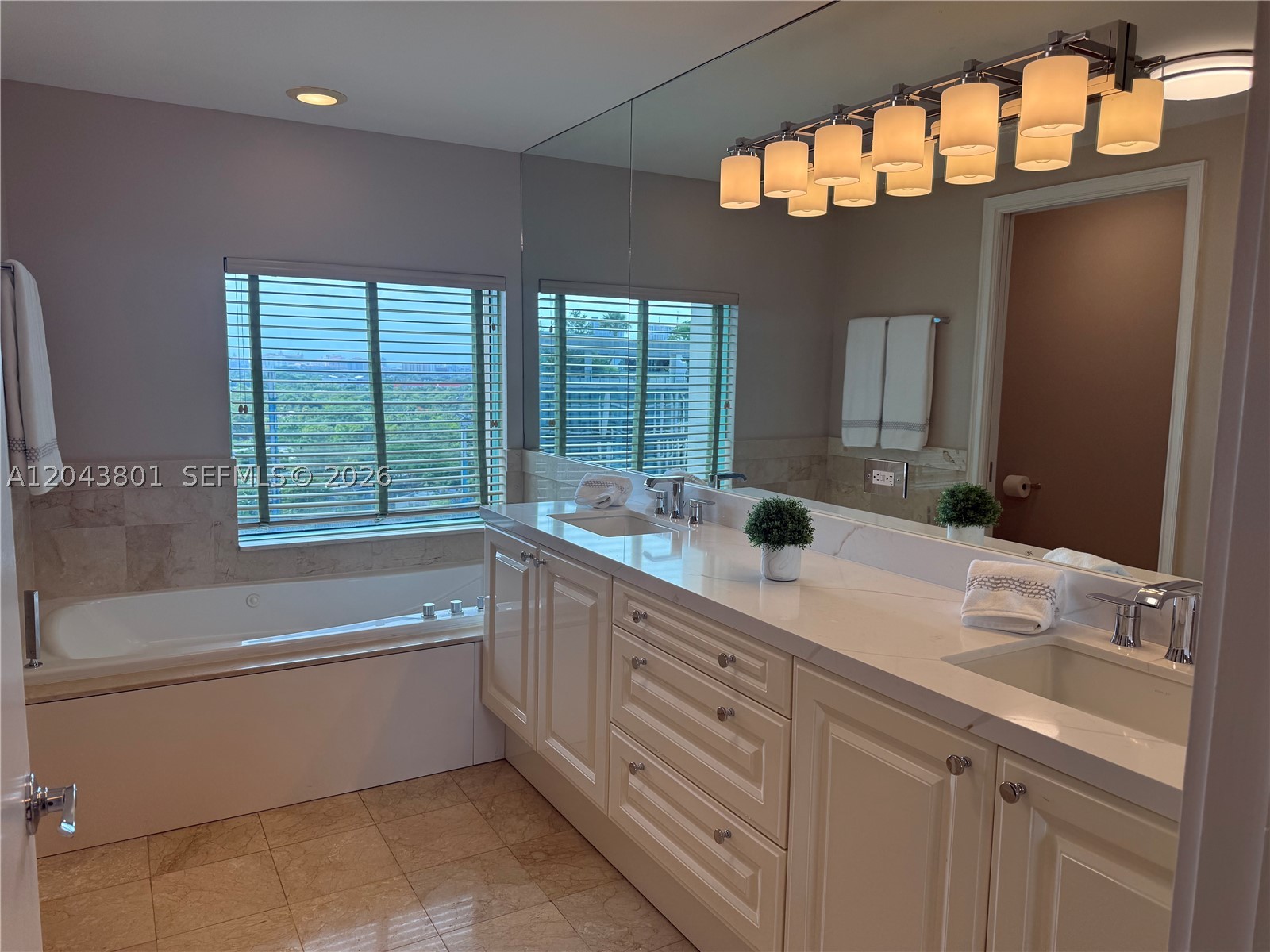 image Ritz-Carlton Coconut Grove13