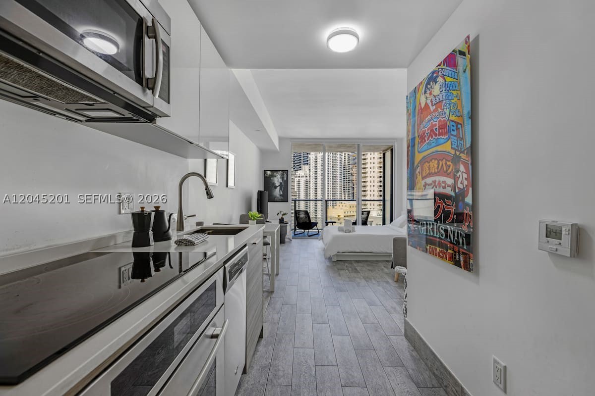 1300 Brickell Bay Dr #2713 Miami, FL 33131