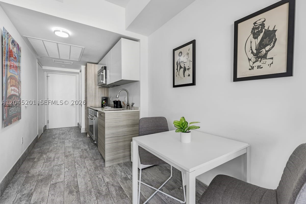 1300 Brickell Bay Dr #2713 Miami, FL 33131