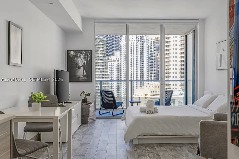 1300 Brickell Bay Dr #2713 Miami, FL 33131