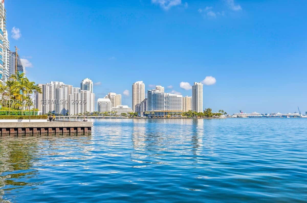 1300 Brickell Bay Dr #2713 Miami, FL 33131