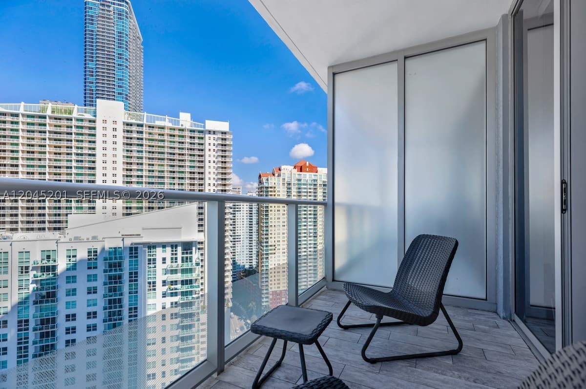1300 Brickell Bay Dr #2713 Miami, FL 33131