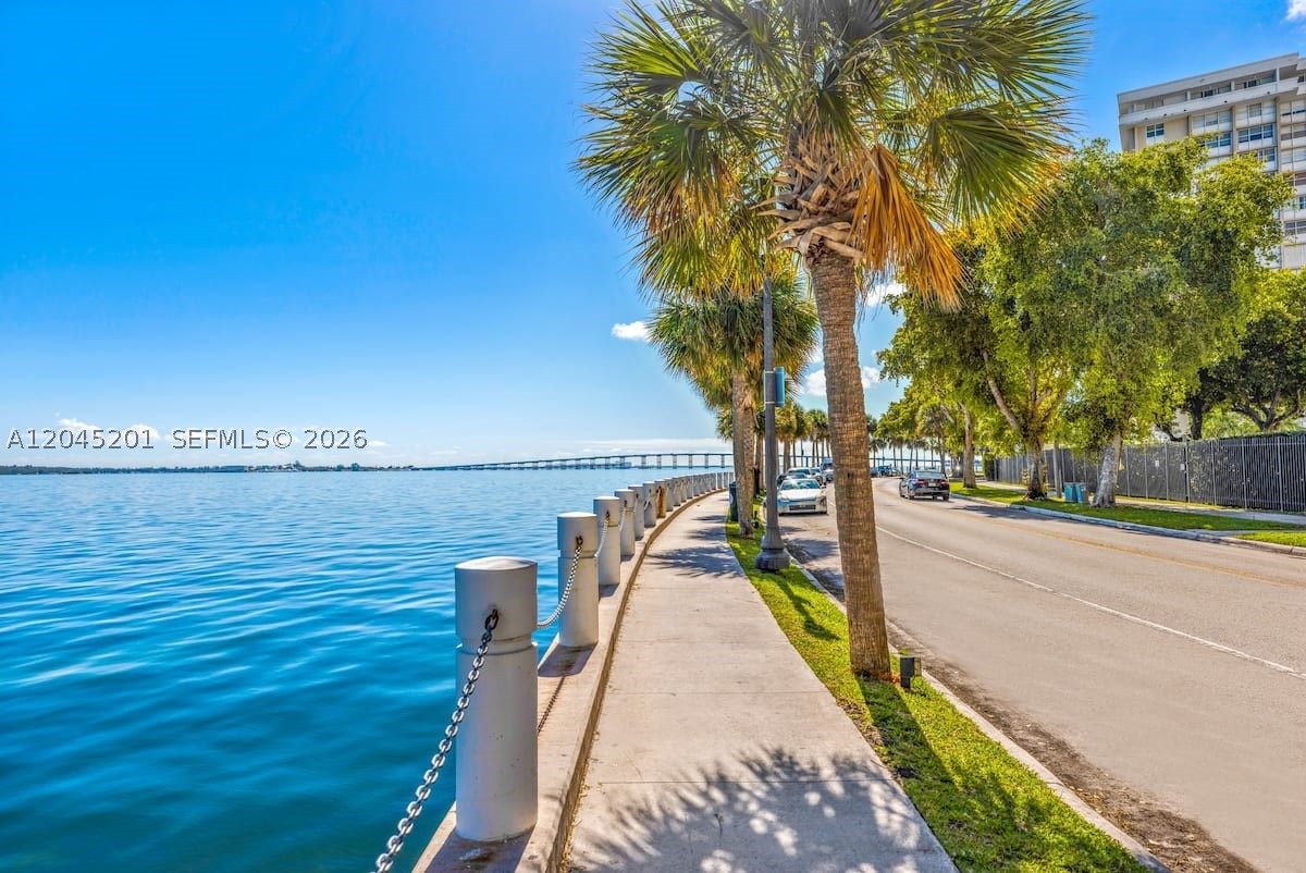 1300 Brickell Bay Dr #2713 Miami, FL 33131