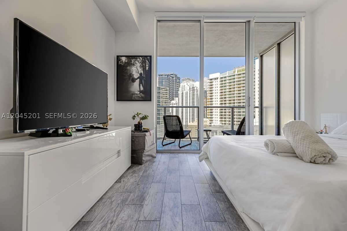 1300 Brickell Bay Dr #2713 Miami, FL 33131