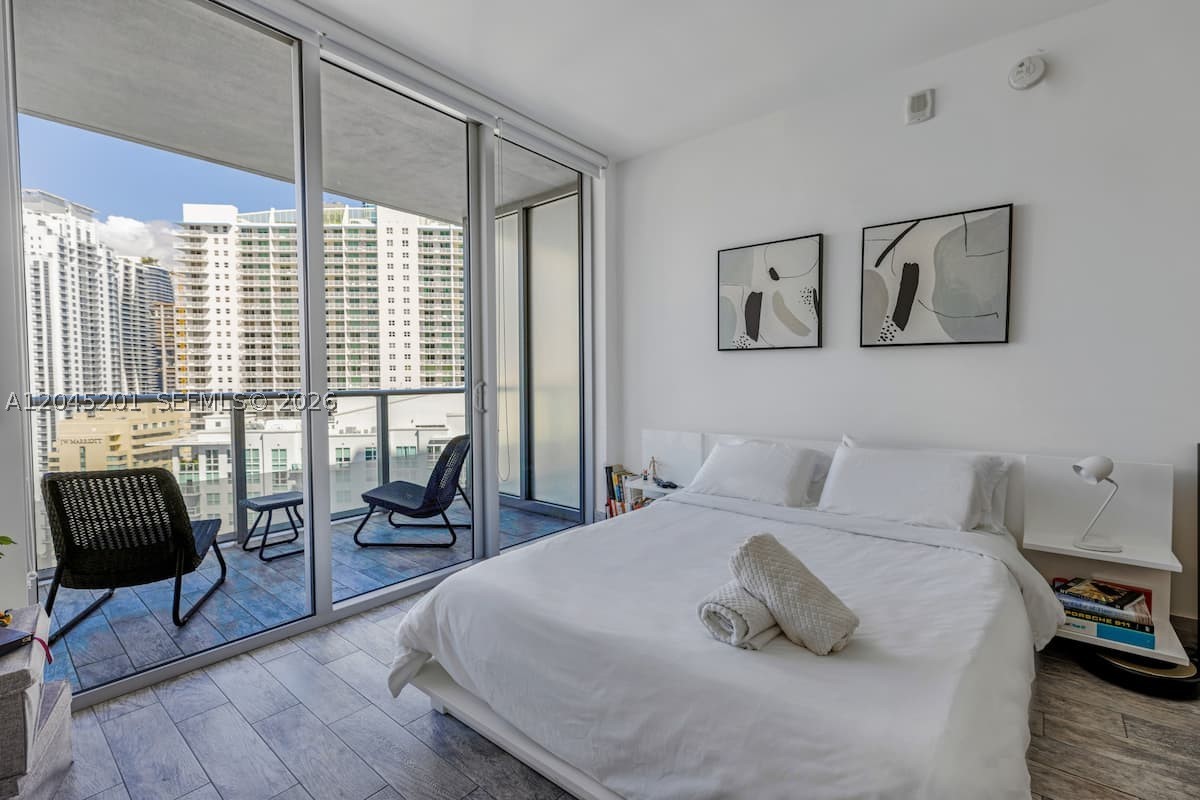 1300 Brickell Bay Dr #2713 Miami, FL 33131