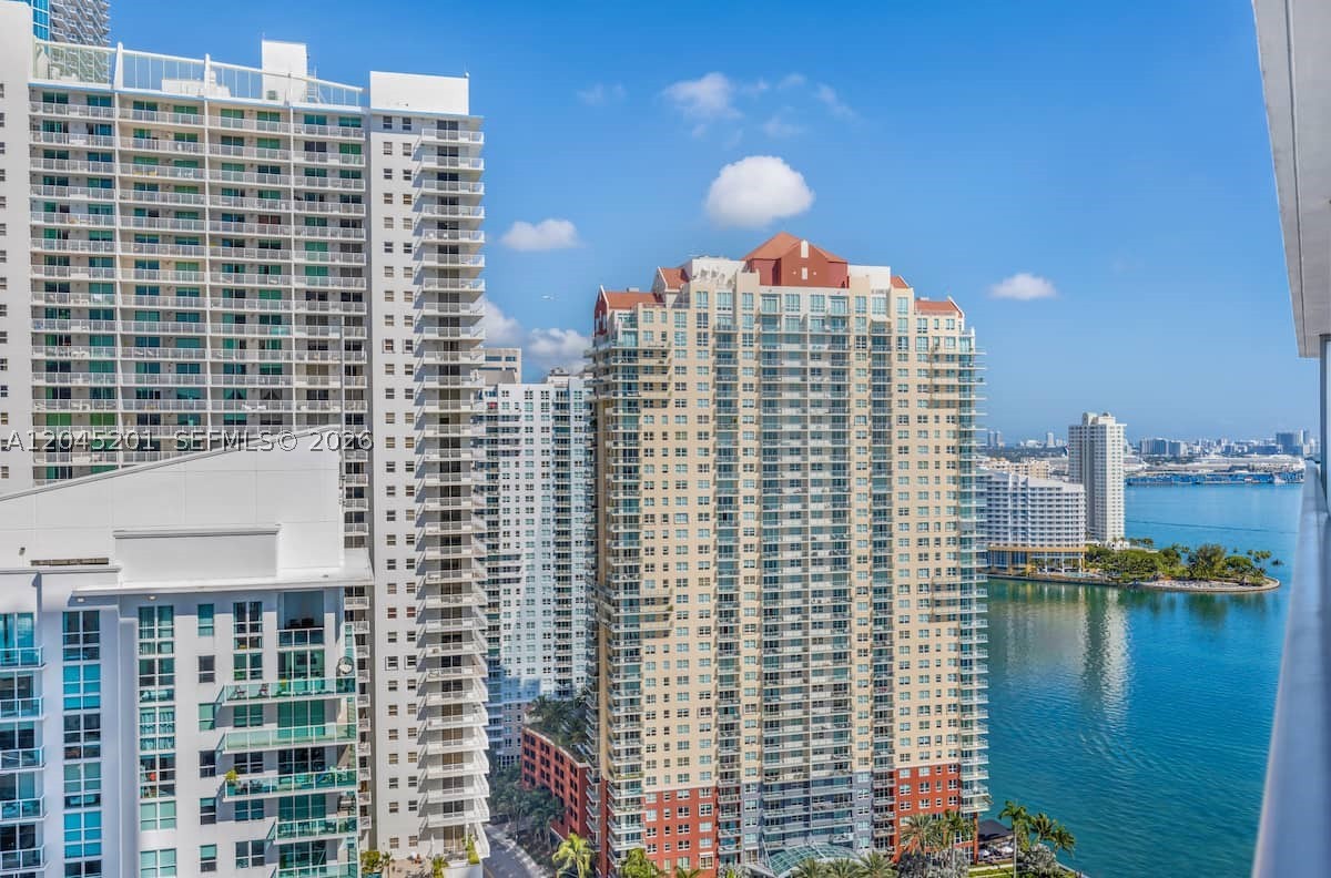 1300 Brickell Bay Dr #2713 Miami, FL 33131