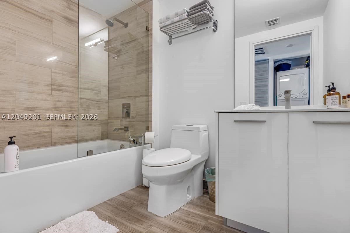 1300 Brickell Bay Dr #2713 Miami, FL 33131