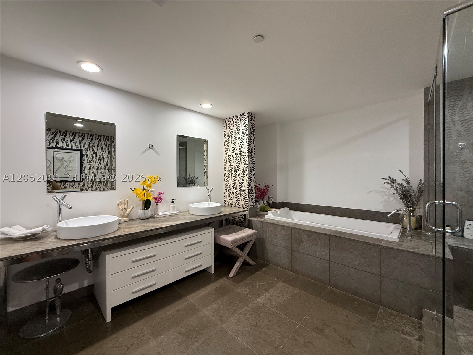 image Icon Brickell I16