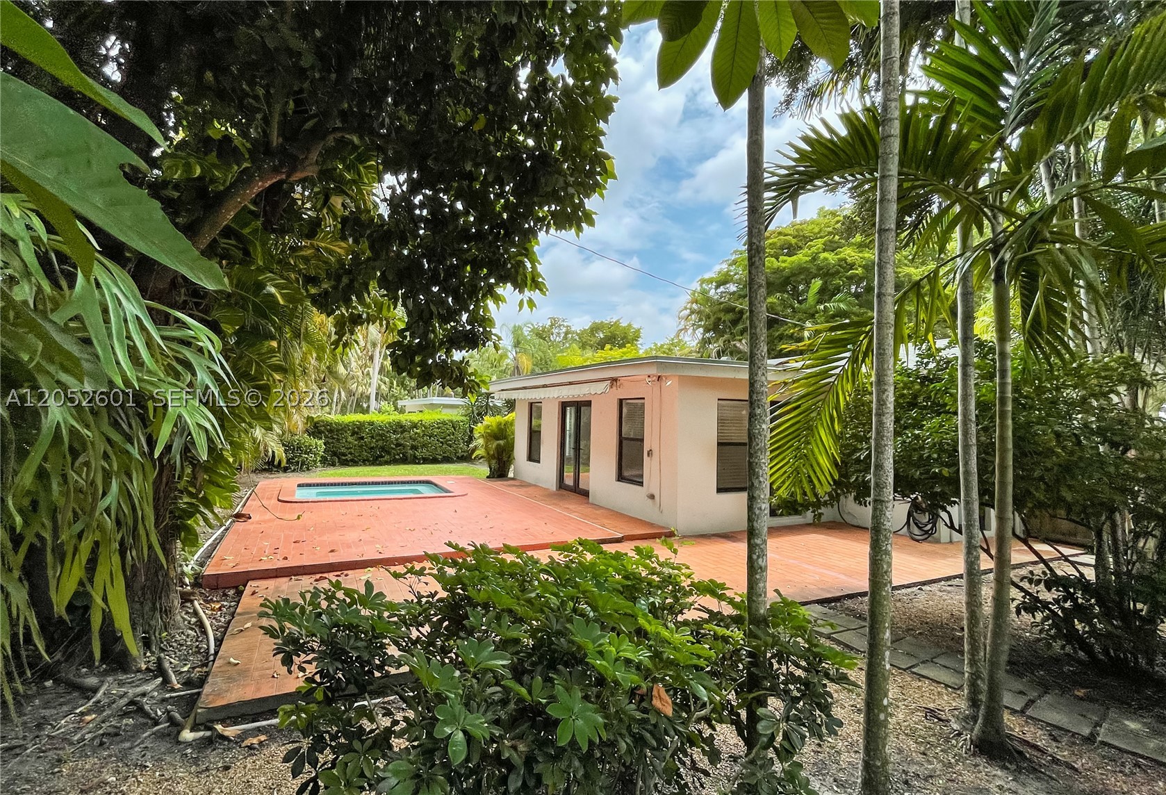 8045 SW 62nd Ct Miami, FL 33143