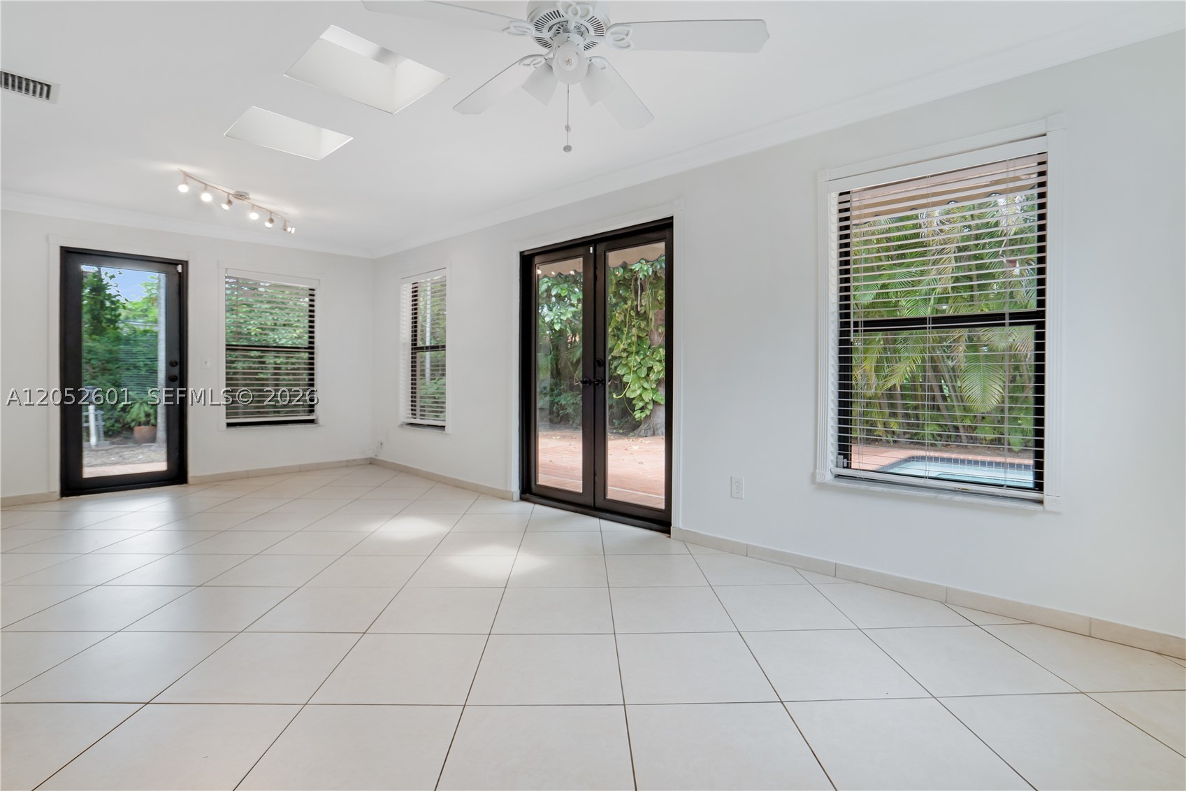 8045 SW 62nd Ct Miami, FL 33143